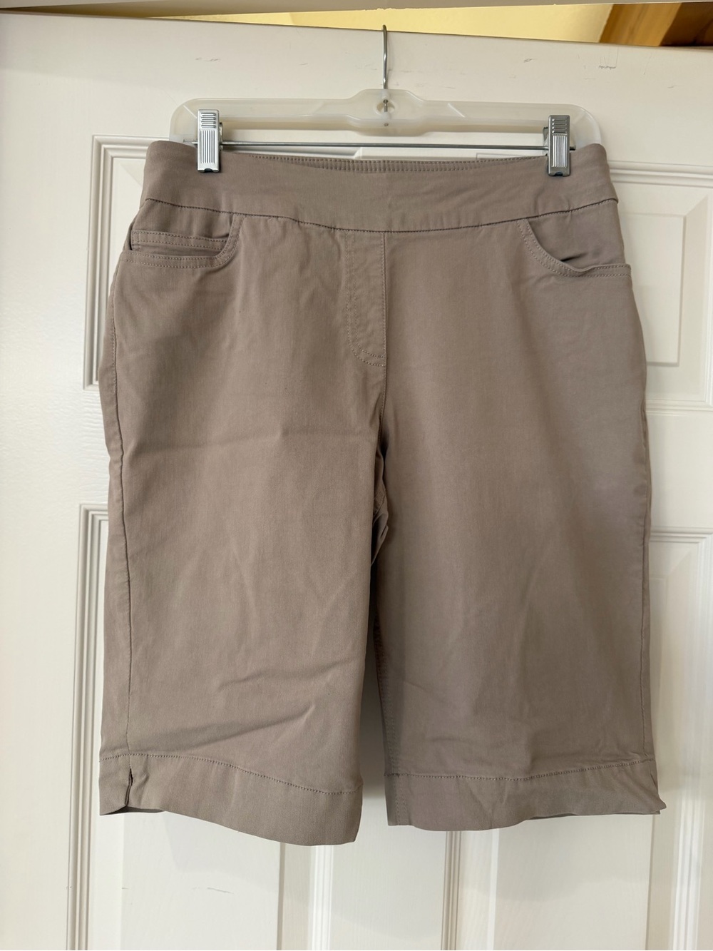 Women’s Pull-On Bermuda Shorts in Taupe size 12
